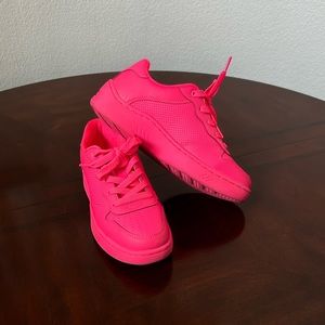 Hot pink Skechers size 6